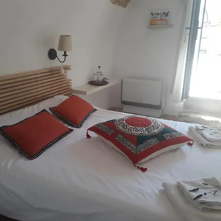 Guest house Nuit Au Village - D'hotes De Charme *