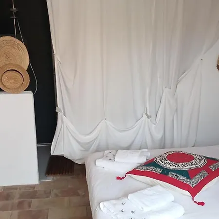 Guest house Nuit Au Village - D'hotes De Charme *
